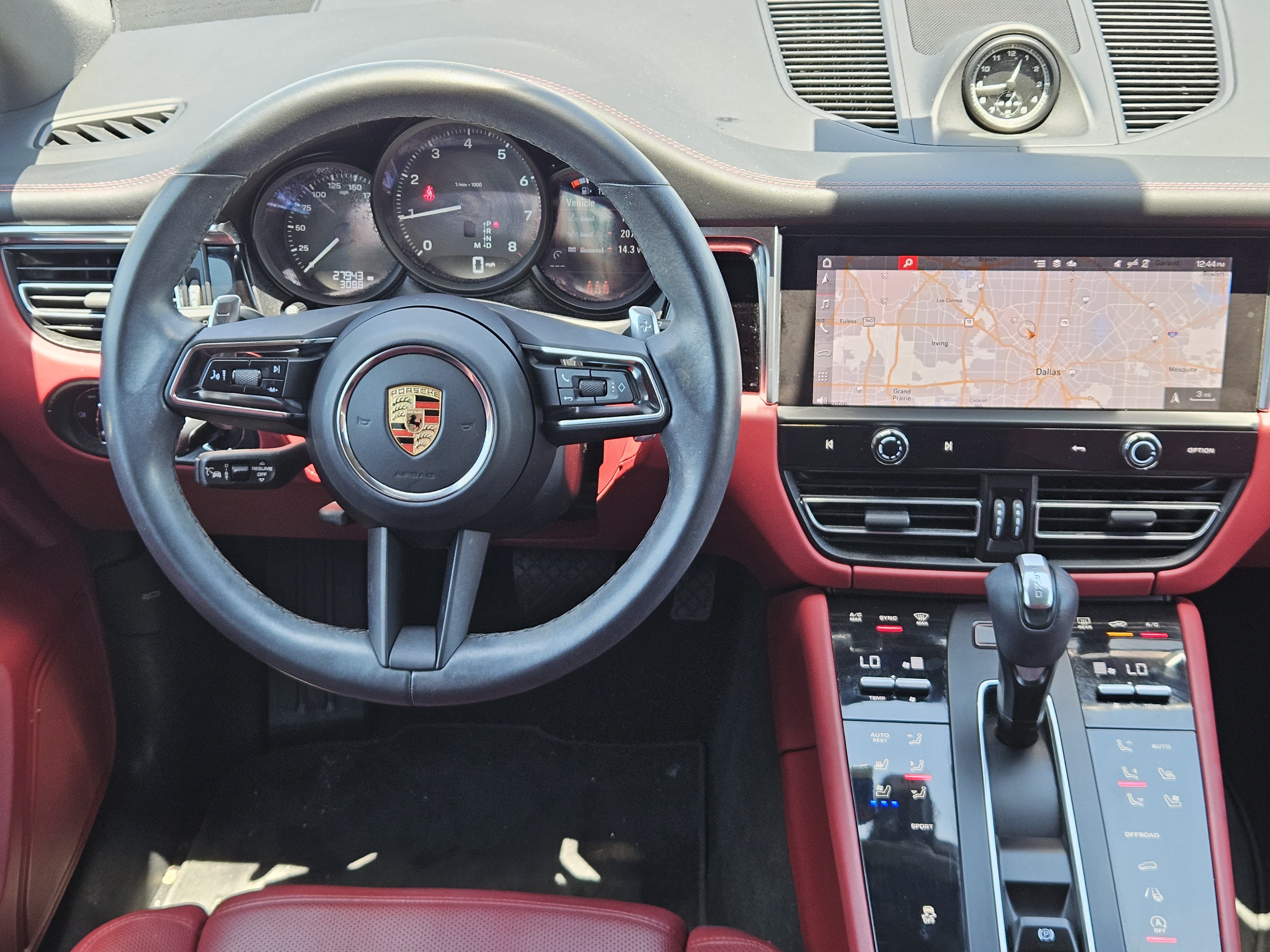 Certified 2023 Porsche Macan AWD/4WD image 25