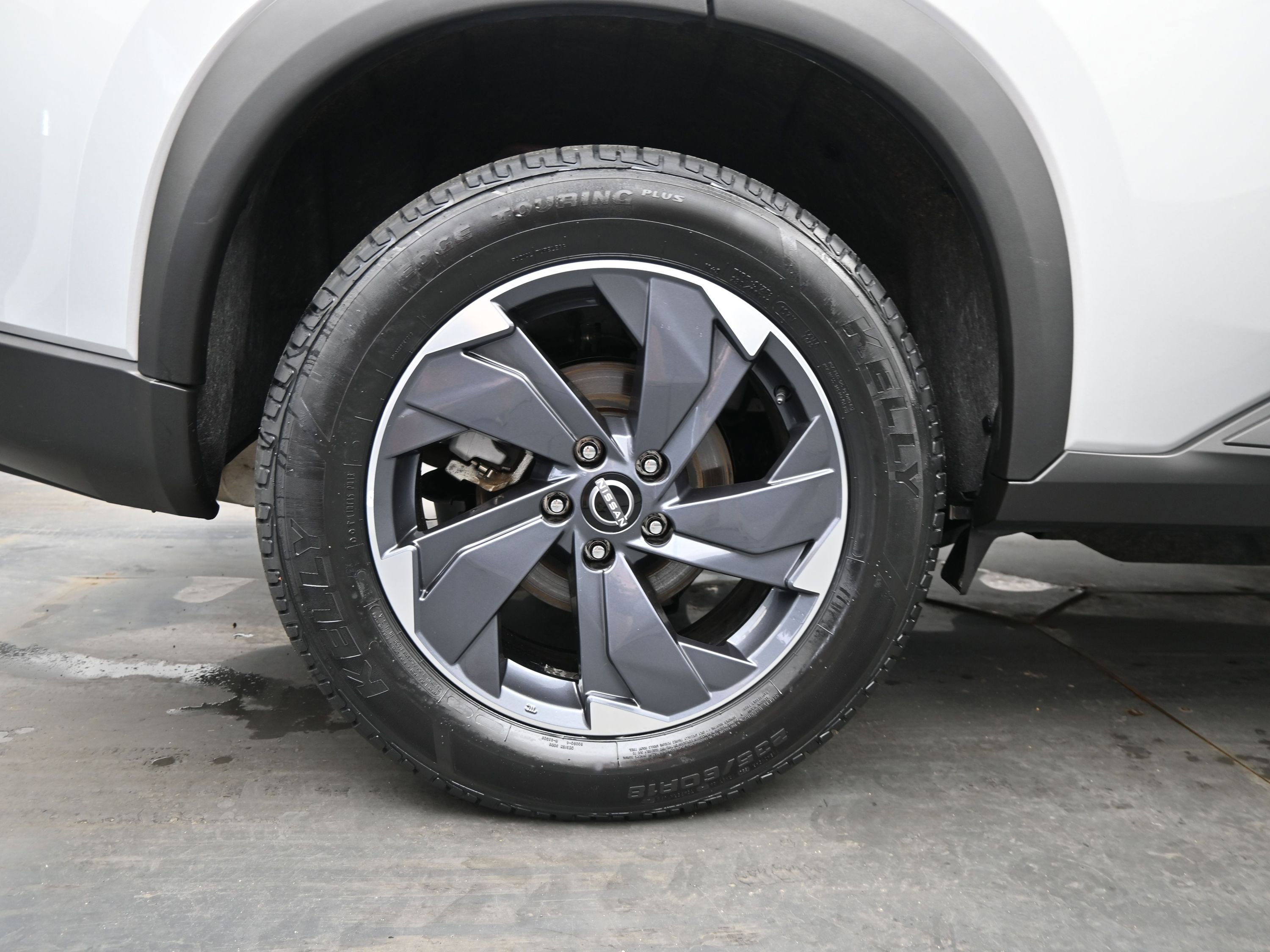 Used 2025 Nissan Rogue SV image 11