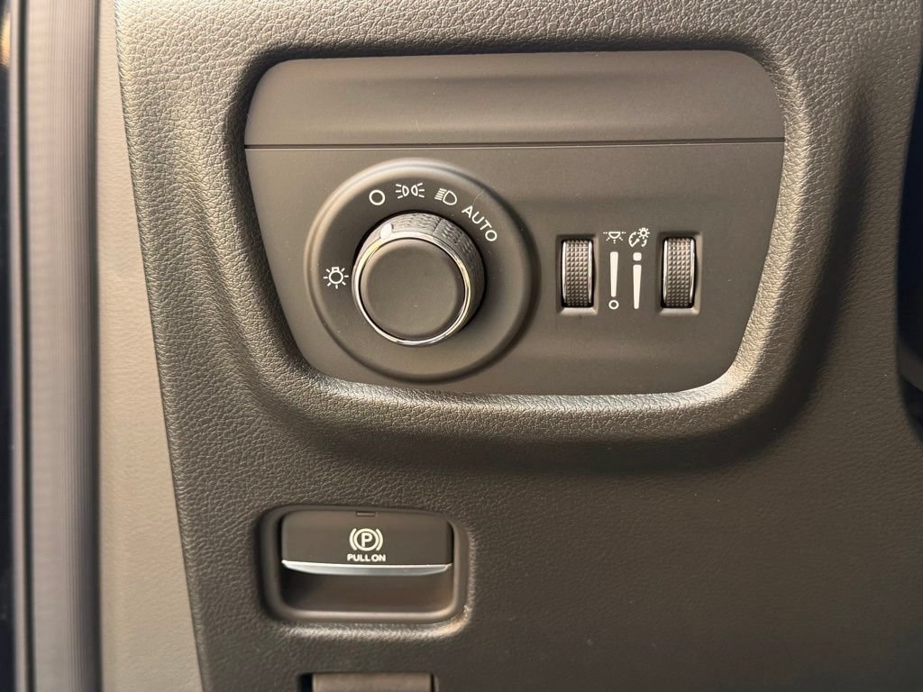 New 2026 Jeep Grand Cherokee Altitude AWD/4WD image 22