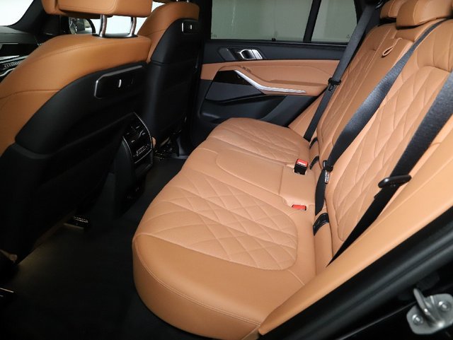 Used 2026 BMW X5 xDrive40i w/ M Sport Package AWD/4WD image 17