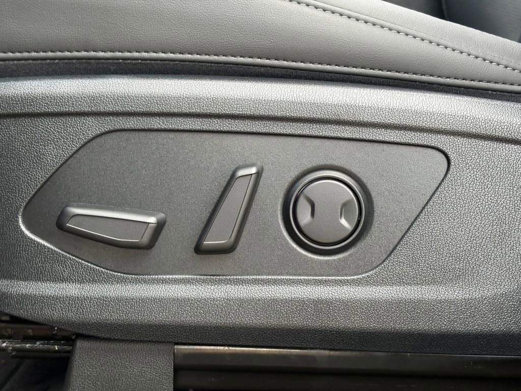 Certified 2025 Kia Sorento S w/ Panoramic Sunroof Package FWD image 12