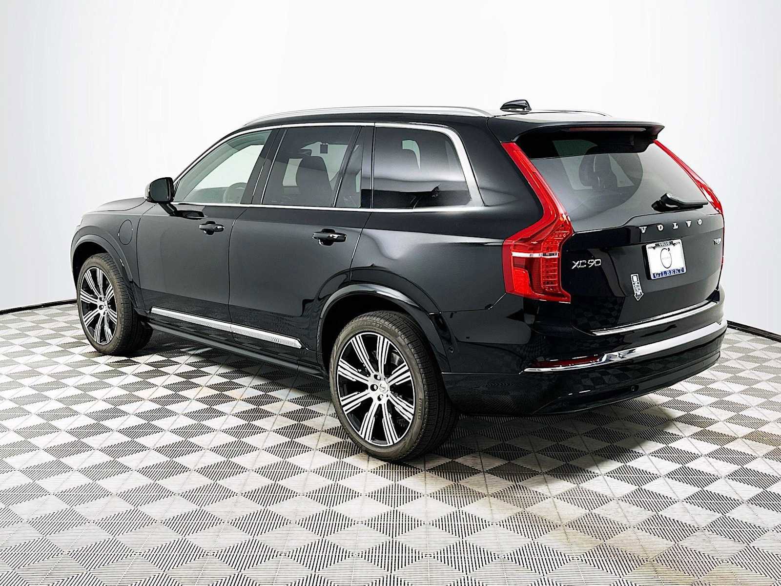 Certified 2025 Volvo XC90 T8 Plus w/ Protection Package Premier image 4
