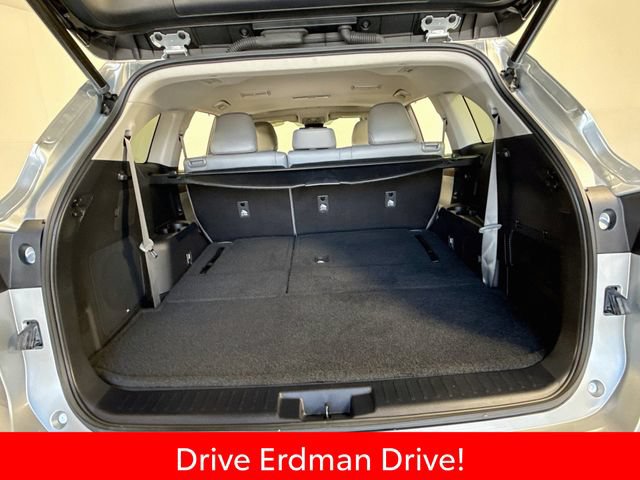 Certified 2023 Toyota Highlander Limited FWD image 34