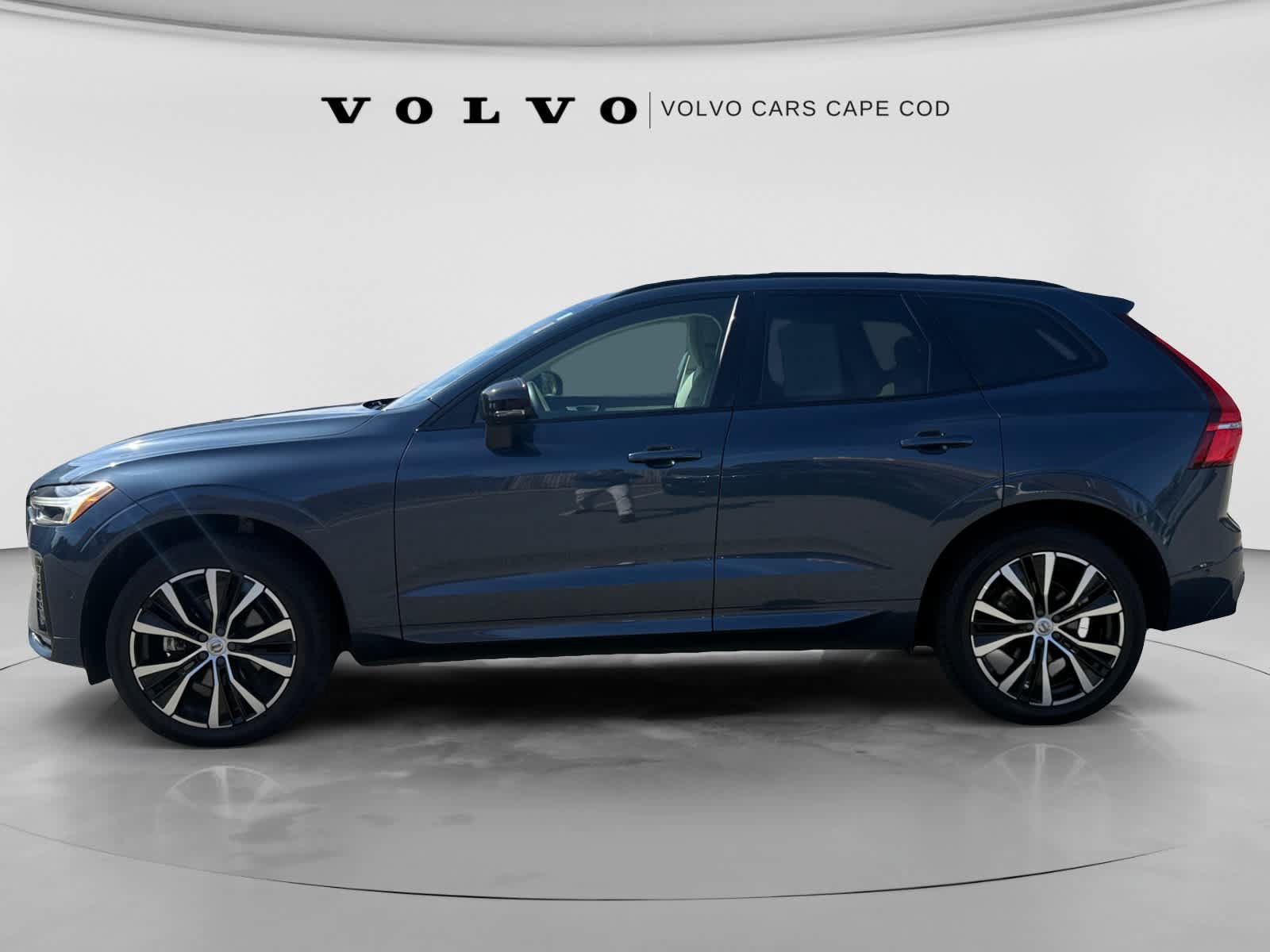 Used 2024 Volvo XC60 B5 Plus w/ Climate Package AWD/4WD image 4