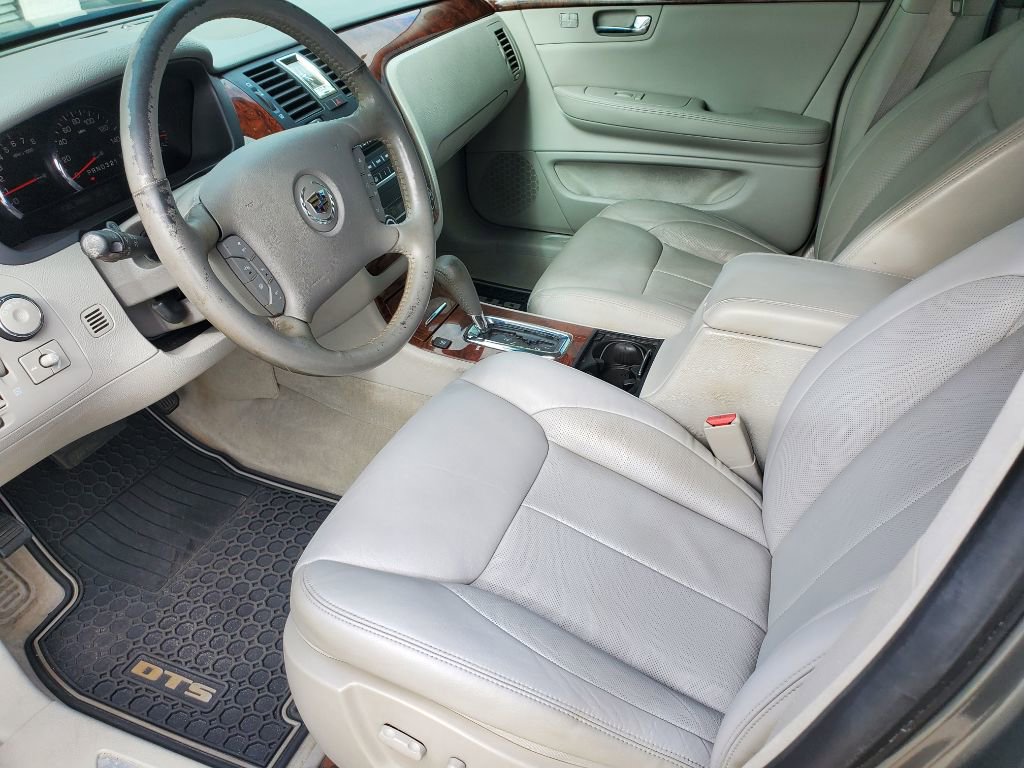 Used 2006 Cadillac DTS w/ Trunk Convenience Package image 16