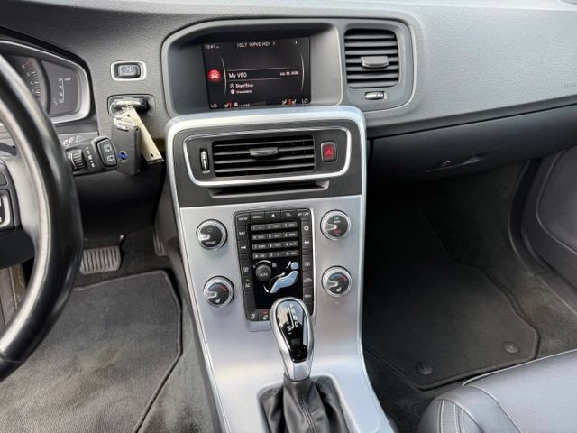 Used 2018 Volvo V60 T5 Dynamic FWD image 22
