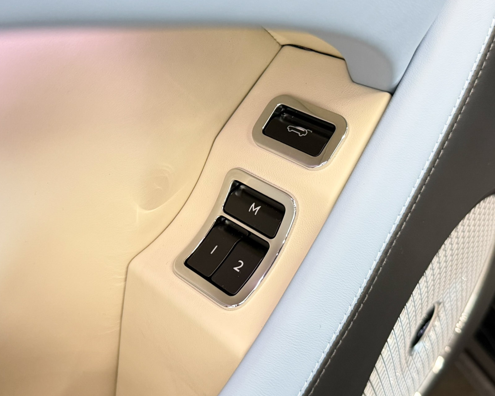 New 2027 Bentley Bentayga AWD/4WD image 14