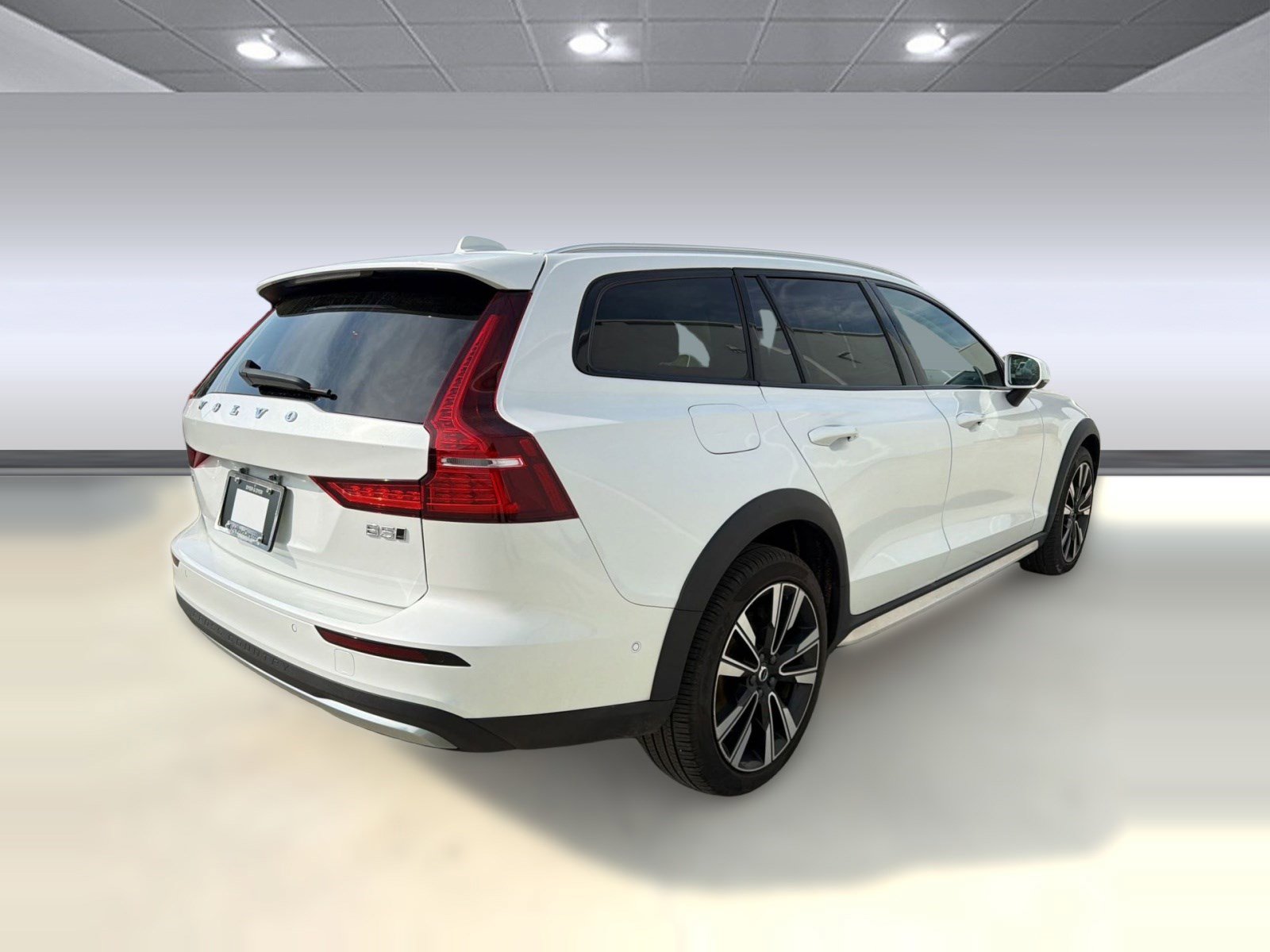 Certified 2024 Volvo V60 B5 Cross Country Ultimate image 9