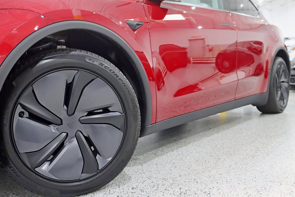 Used 2026 Tesla Model Y Long Range image 4
