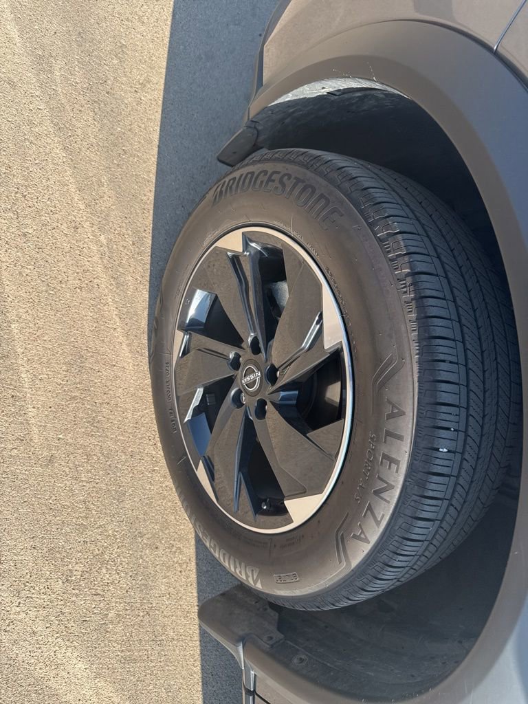 Certified 2024 Nissan Rogue SV image 10