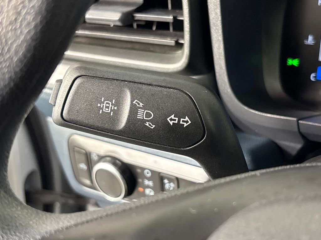 Used 2025 Ford Maverick XL w/ 4K Tow Package image 19
