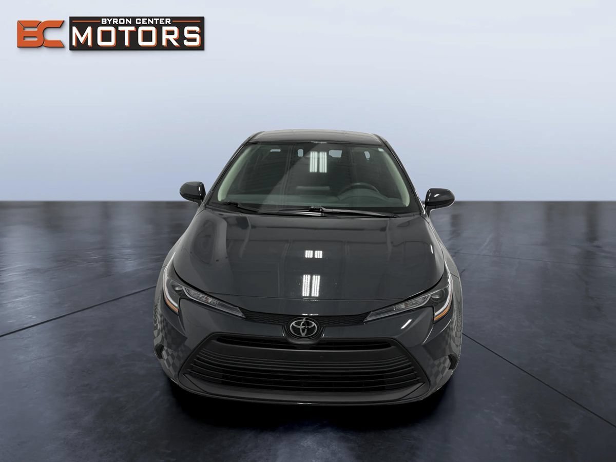 Used 2025 Toyota Corolla LE FWD image 8