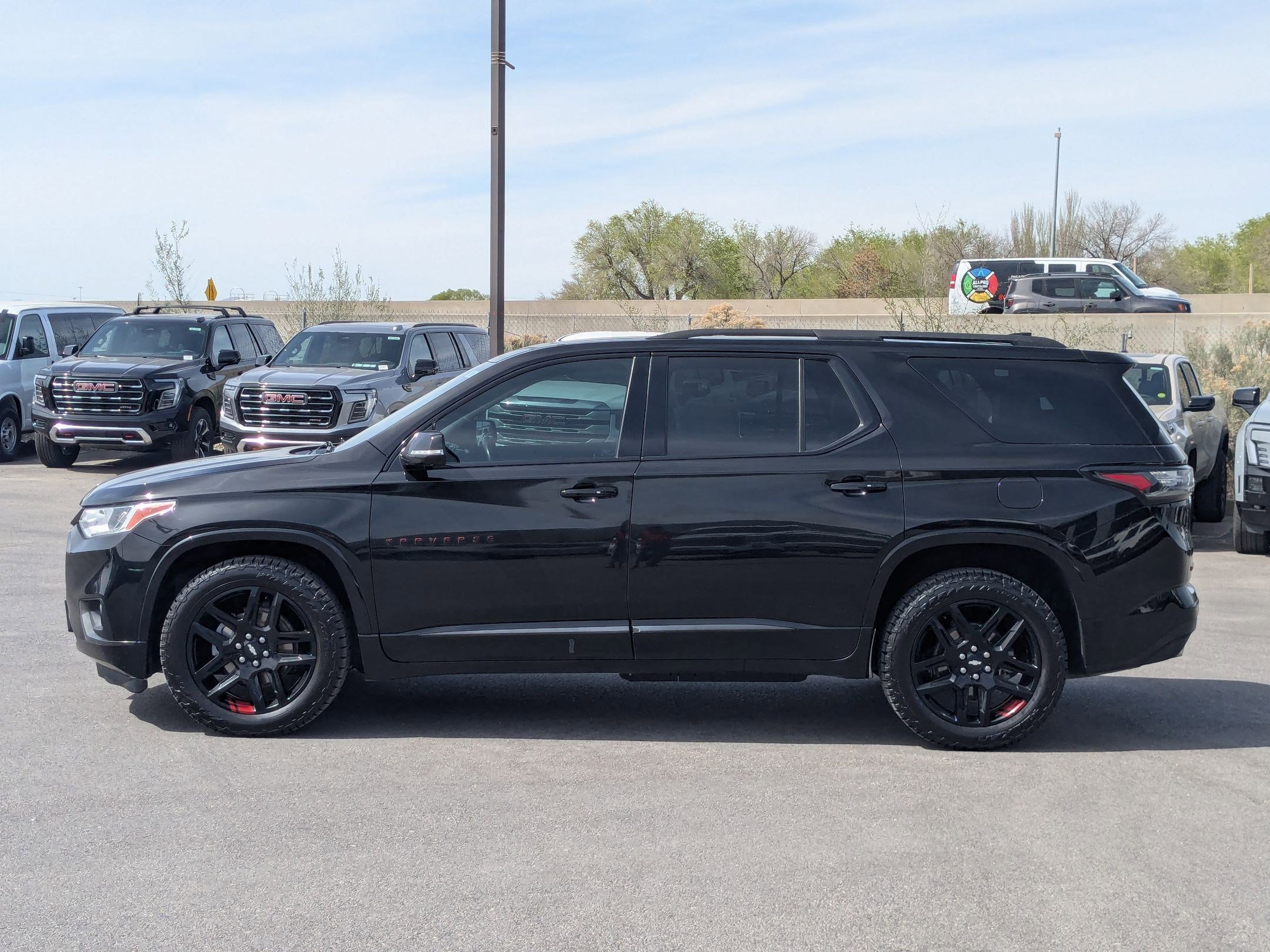 Used 2020 Chevrolet Traverse Premier w/ Redline Edition image 2
