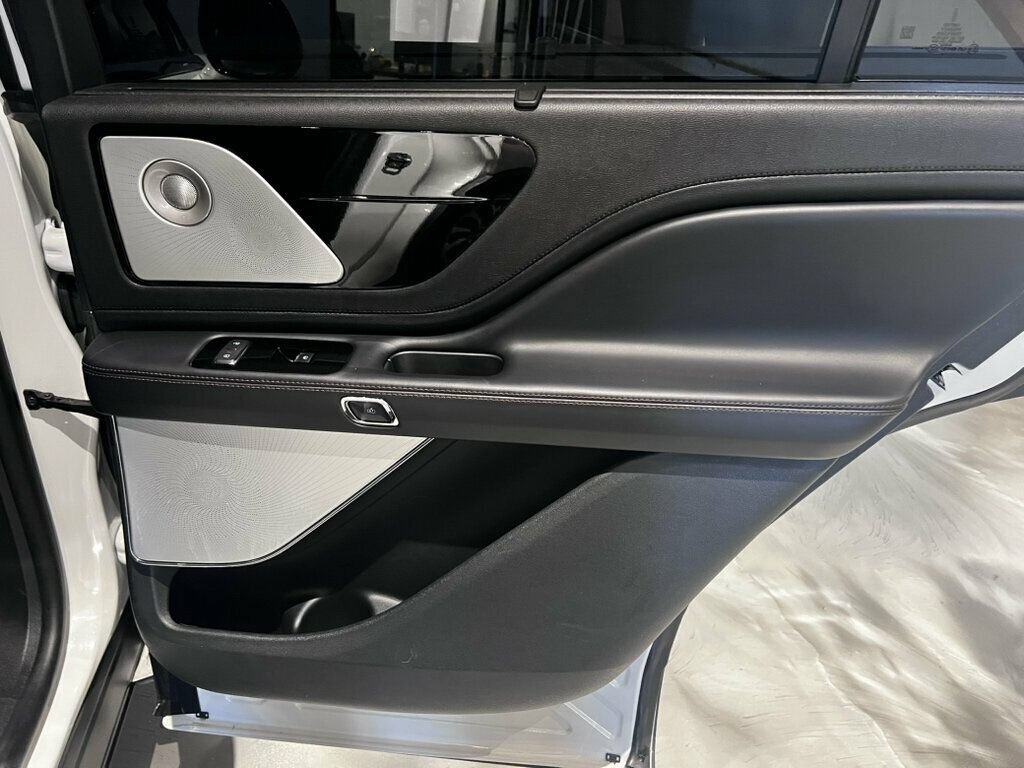 Used 2023 Lincoln Aviator Reserve w/ Equipment Group 201A AWD/4WD image 22
