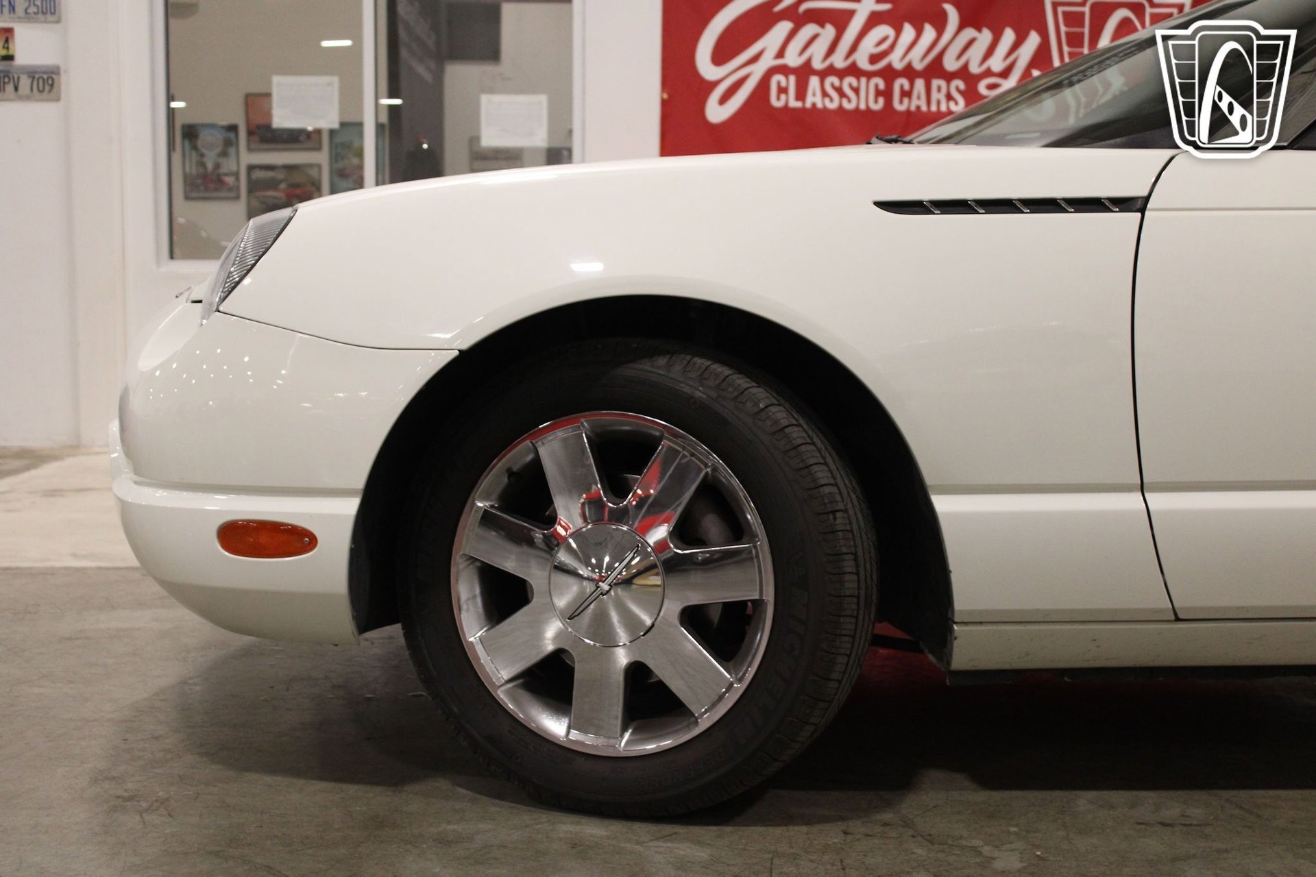 Used 2002 Ford Thunderbird image 38