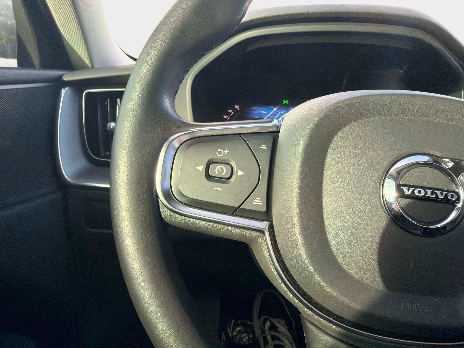 Certified 2024 Volvo XC60 B5 Core AWD/4WD image 30