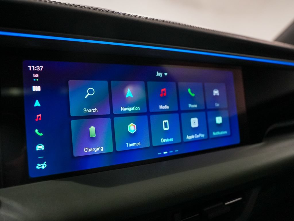 Certified 2024 Porsche Macan 4 Electric AWD/4WD image 17