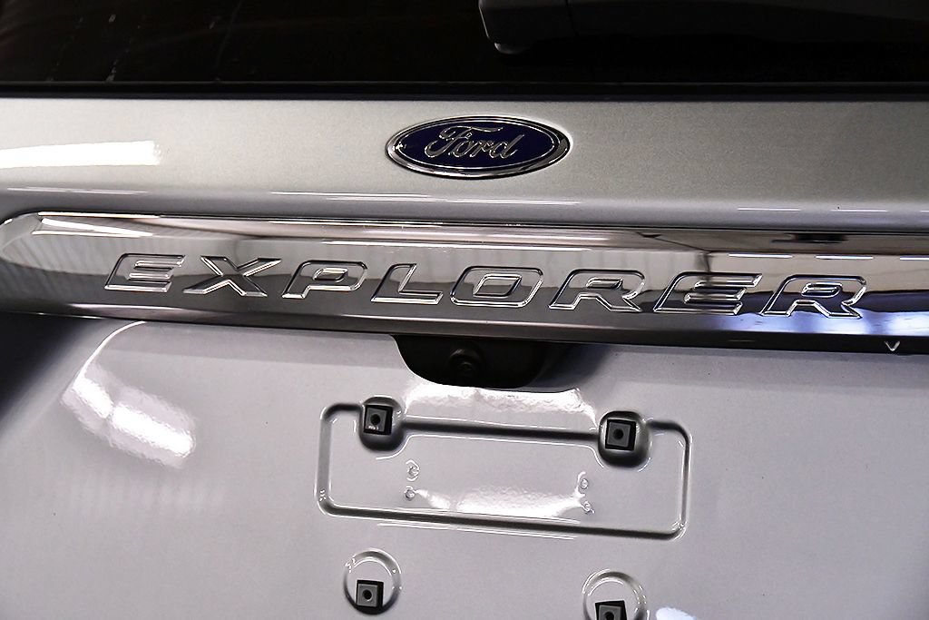 Used 2024 Ford Explorer XLT w/ Equipment Group 202A AWD/4WD image 10