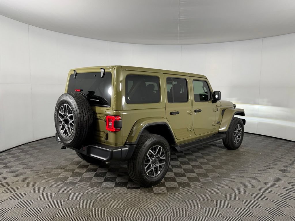 Used 2026 Jeep Wrangler Unlimited Sahara AWD/4WD image 8