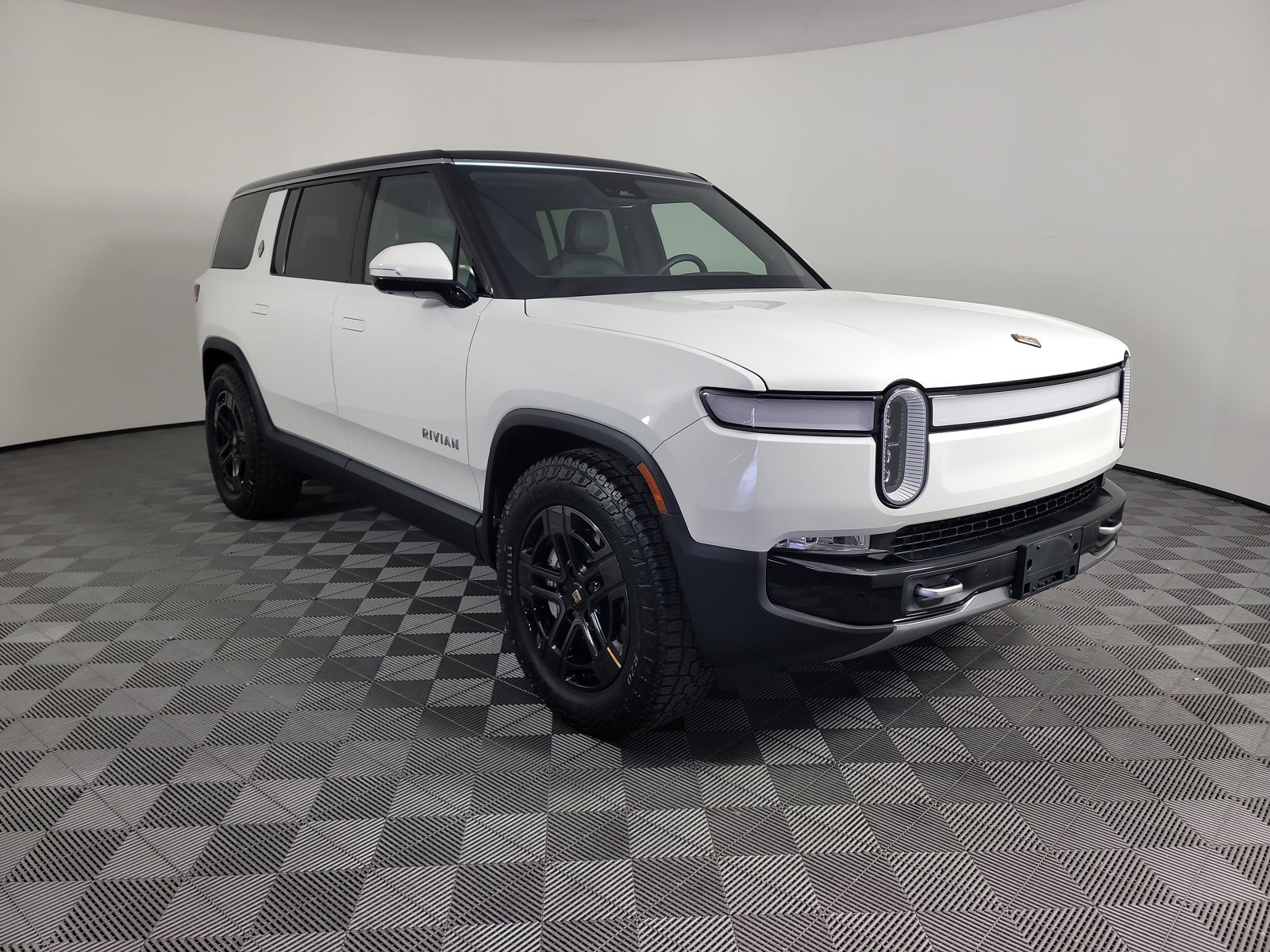Used 2024 Rivian R1S Adventure AWD/4WD image 7