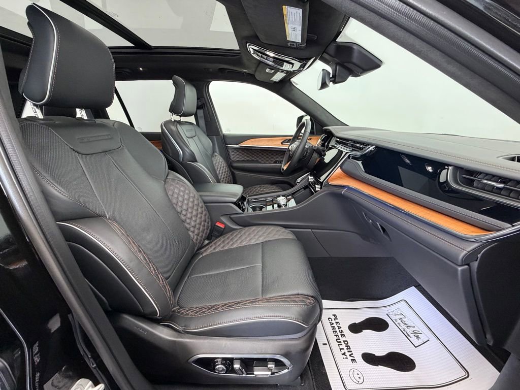 Used 2024 Jeep Grand Cherokee Summit image 9