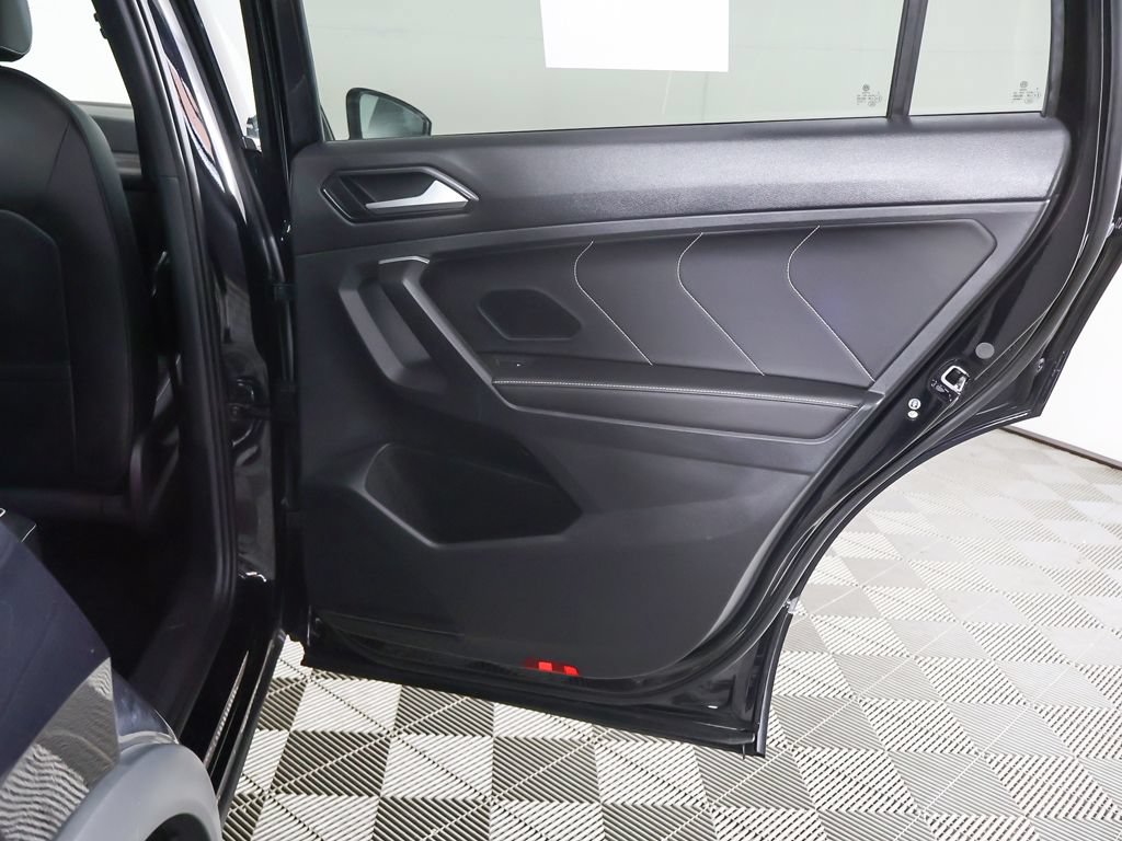 Used 2023 Volkswagen Tiguan SEL R-Line AWD/4WD image 28