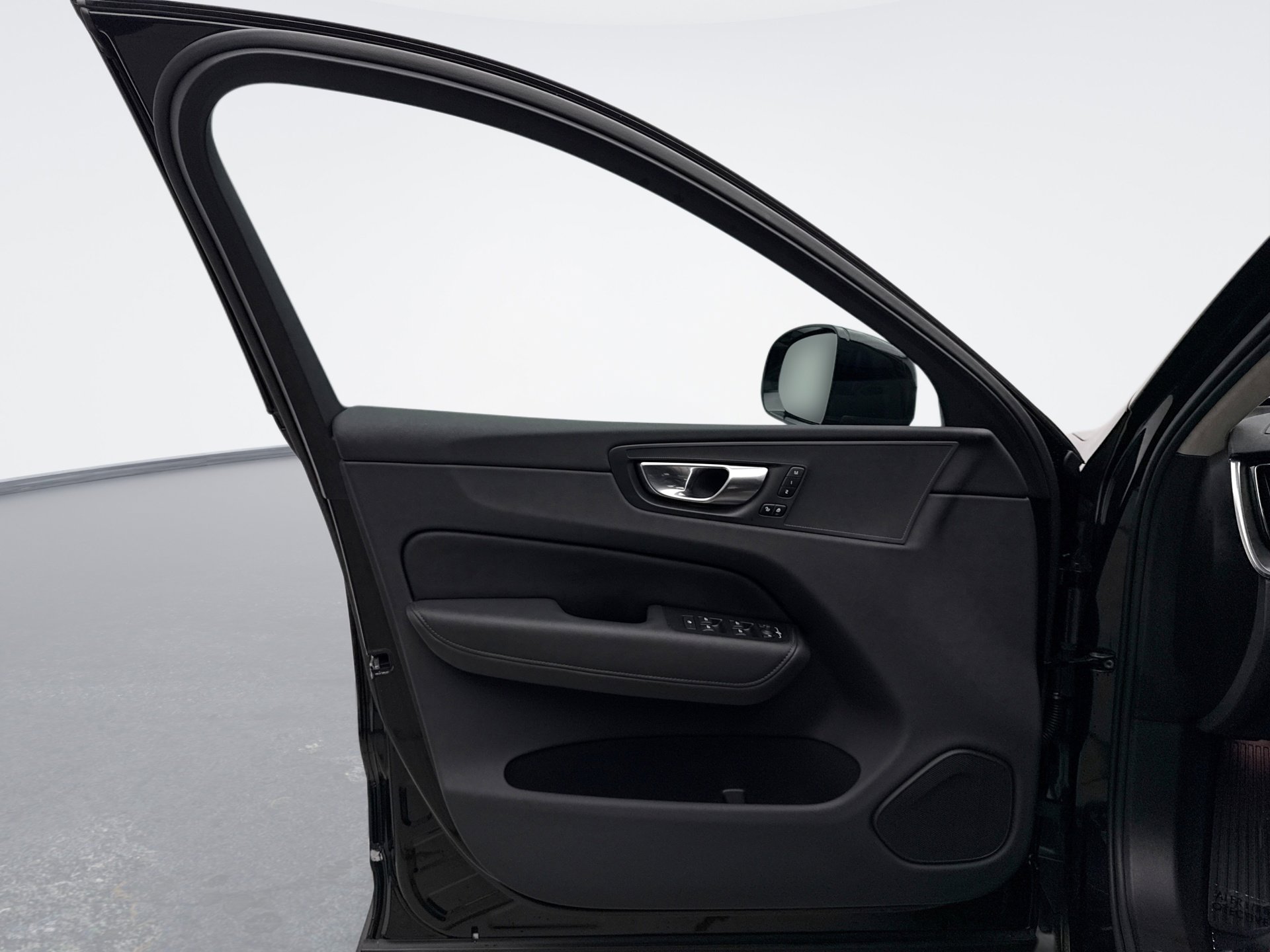 Used 2025 Volvo XC60 B5 Core image 9