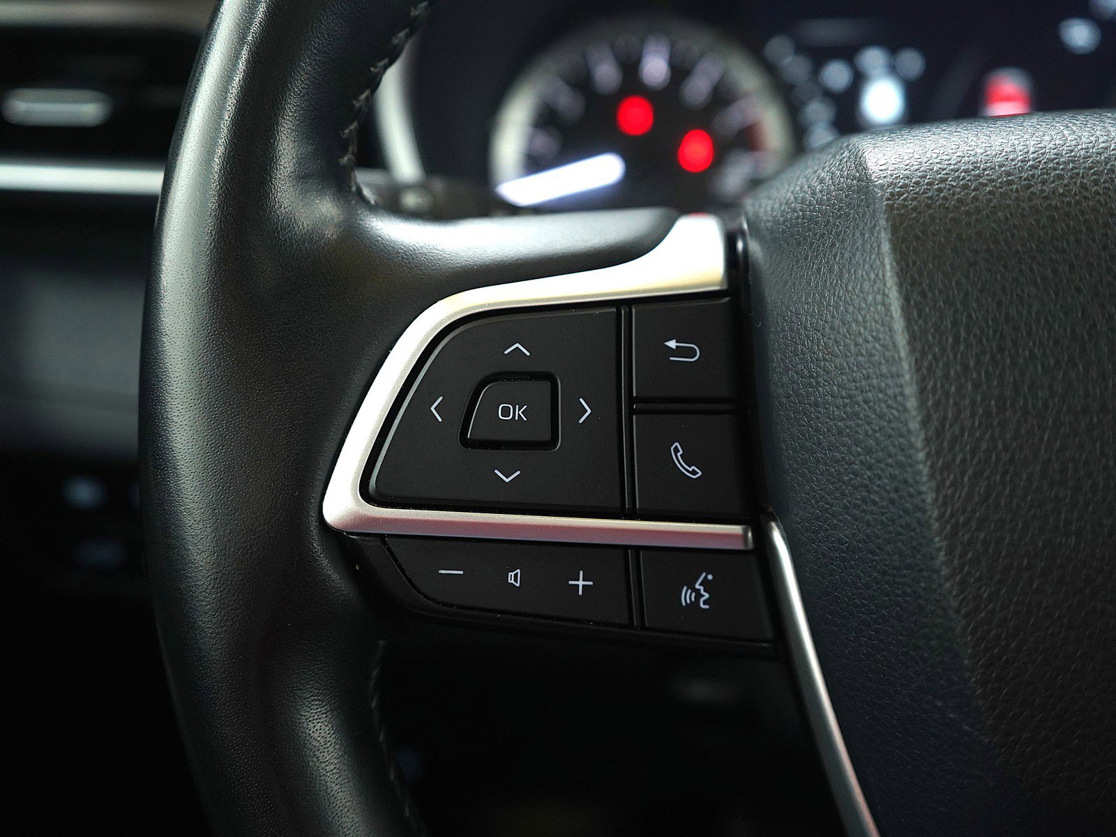 Used 2023 Toyota Highlander XLE image 28