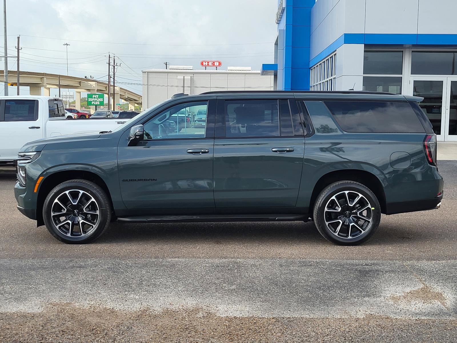 New 2026 Chevrolet Suburban RST w/ Comfort Package image 2