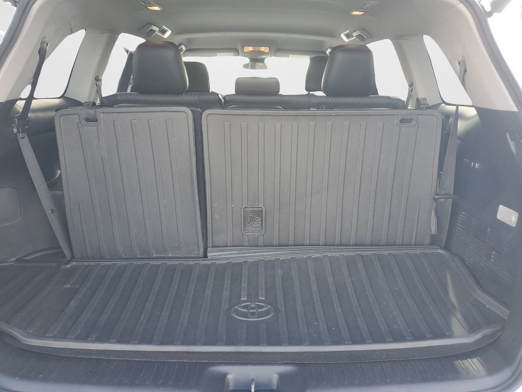 Used 2018 Toyota Highlander Plus FWD image 9