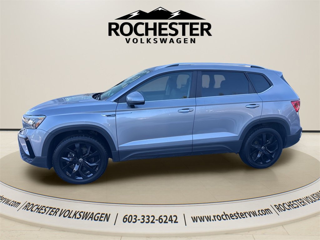 Used 2022 Volkswagen Taos SE image 3