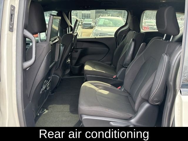 Used 2021 Chrysler Pacifica Touring w/ Uconnect Theater Family Group image 16