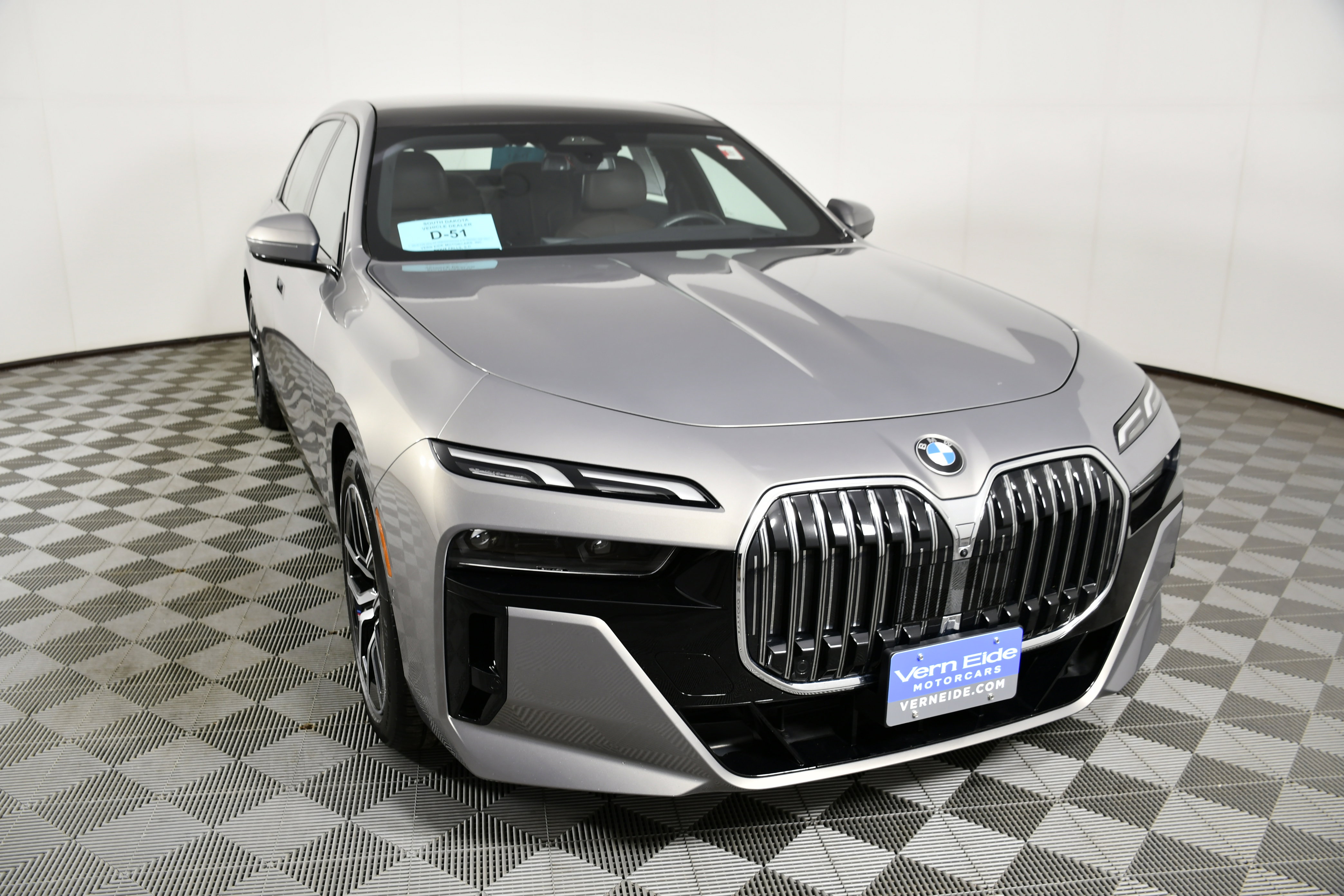 Used 2025 BMW 740i xDrive image 3