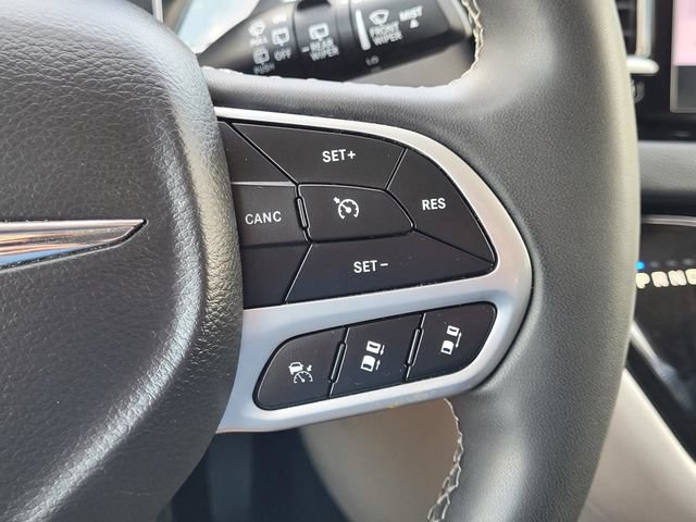 Used 2024 Chrysler Pacifica Touring-L FWD image 20