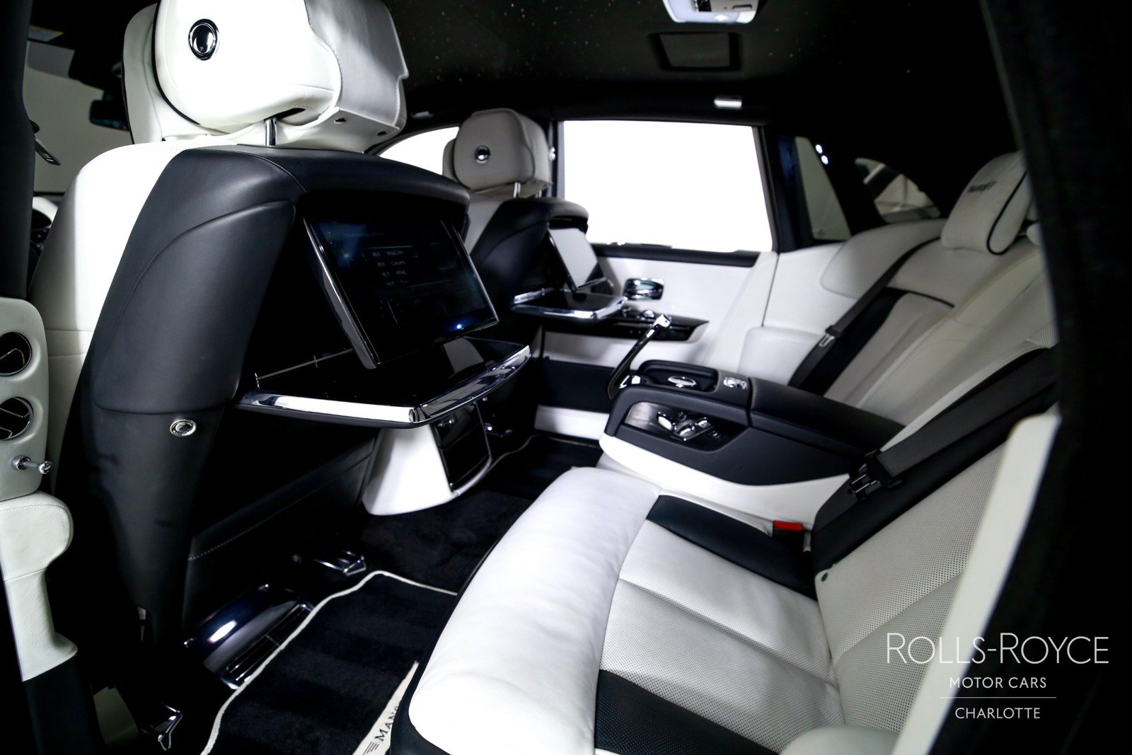 Used 2018 Rolls-Royce Phantom Sedan RWD image 20