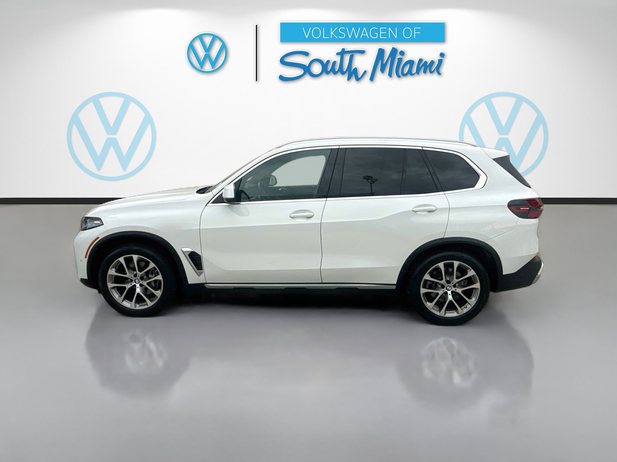 Used 2024 BMW X5 sDrive40i w/ Premium Package RWD image 4