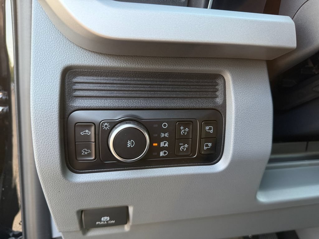 New 2027 Ford F250 XLT w/ XLT Premium Package AWD/4WD image 18