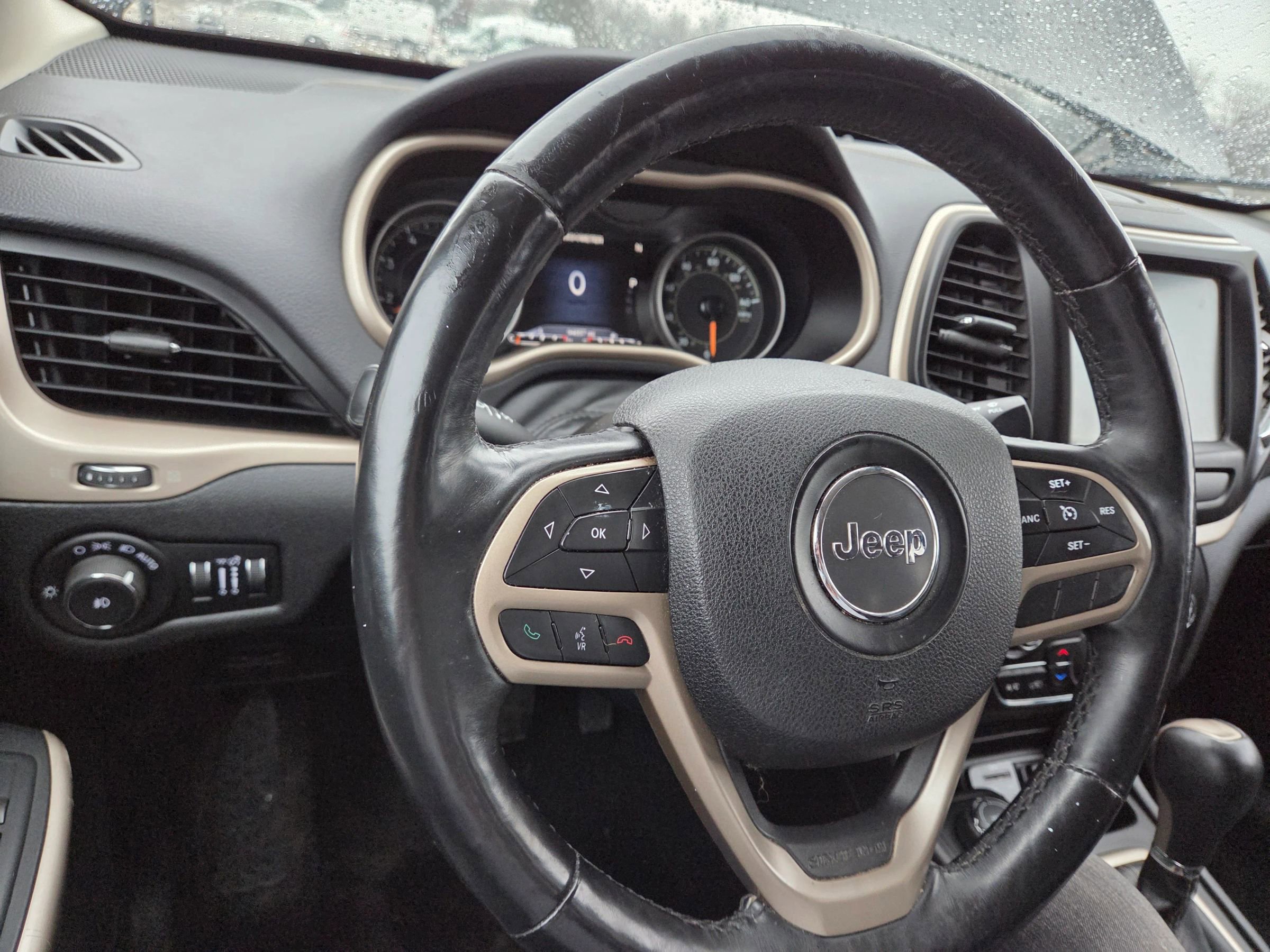 Used 2017 Jeep Cherokee Limited image 26