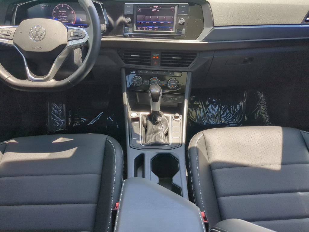 Certified 2024 Volkswagen Jetta SE w/ Panoramic Sunroof Package FWD image 15