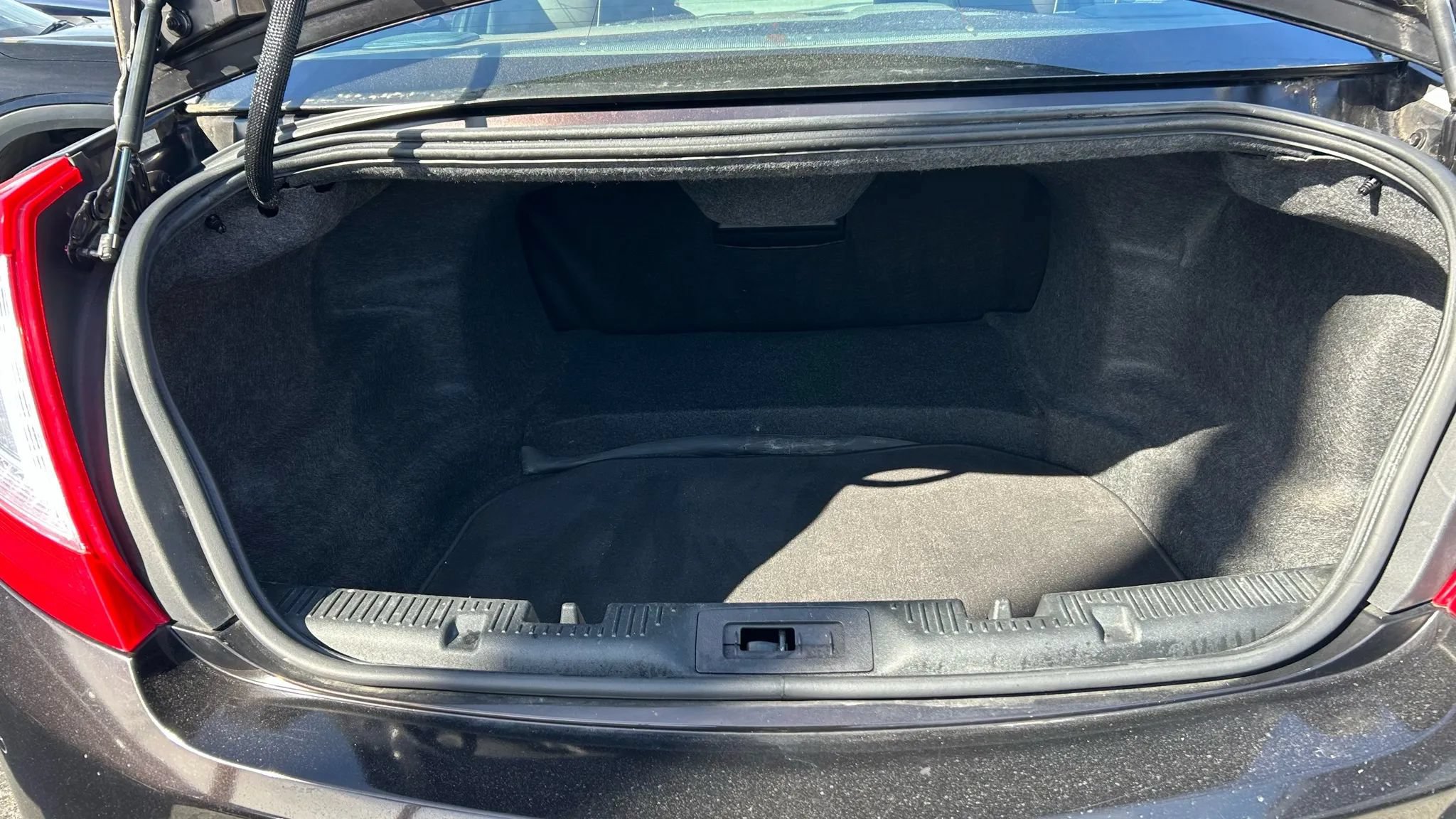 Used 2013 Lincoln MKS FWD image 9