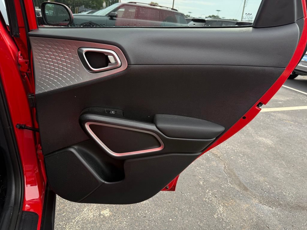 Used 2022 Kia Soul LX w/ Technology Package FWD image 12