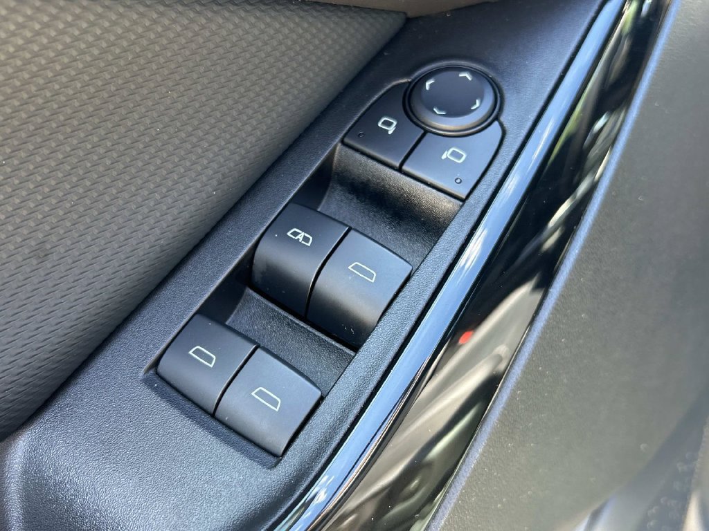 Used 2025 Chevrolet Equinox LT w/ Convenience Package II FWD image 13