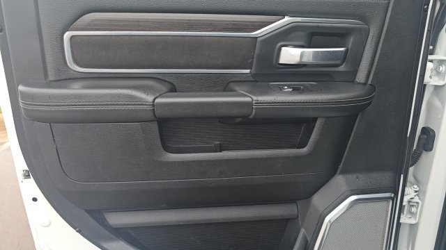 Used 2025 RAM 2500 Laramie AWD/4WD image 32