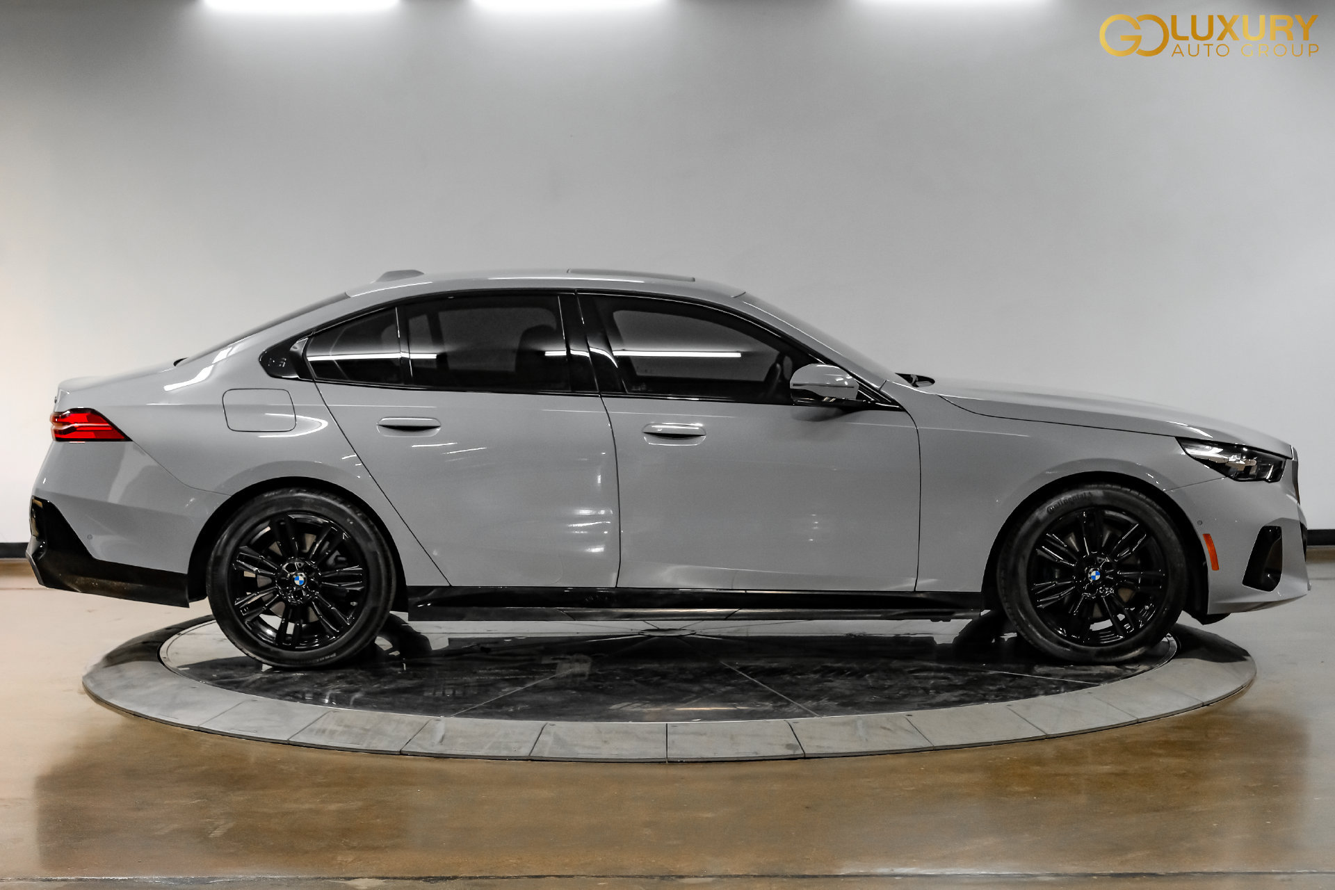 Used 2026 BMW 530i RWD image 9