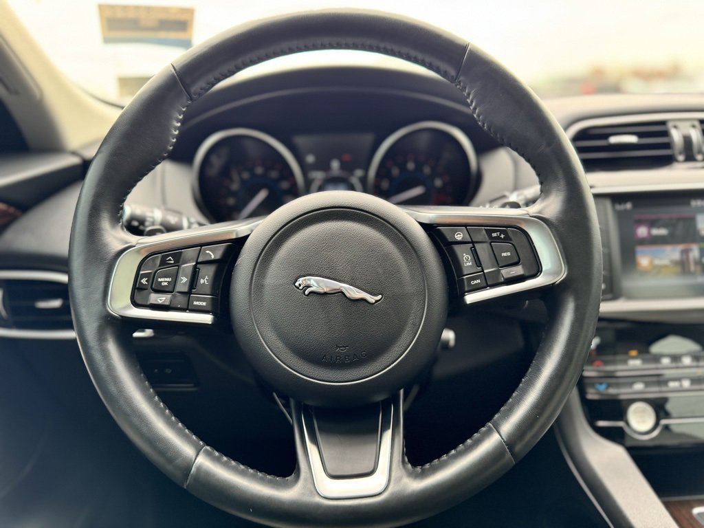 Used 2018 Jaguar F-PACE Prestige image 22