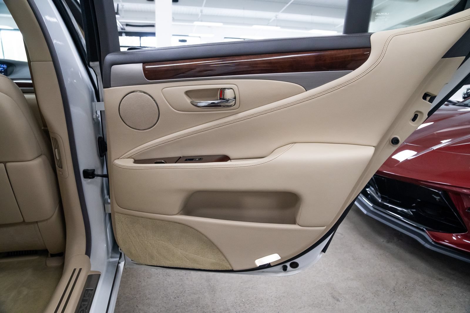 Used 2014 Lexus LS 460 w/ Comfort Package RWD image 23