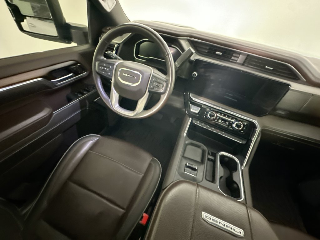 Used 2024 GMC Sierra 3500 Denali AWD/4WD image 9