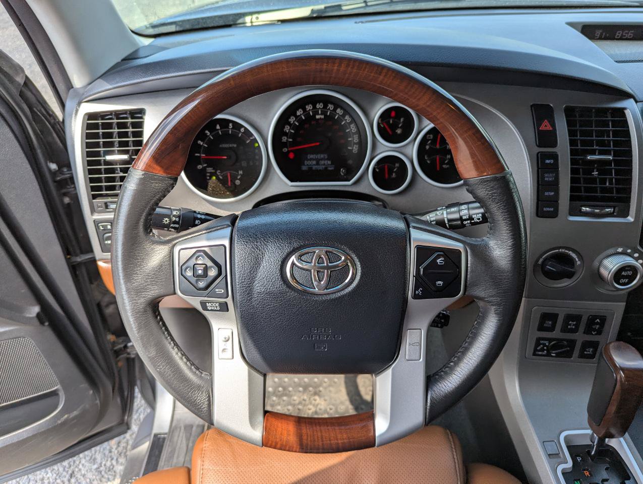 Used 2017 Toyota Sequoia Platinum AWD/4WD image 15