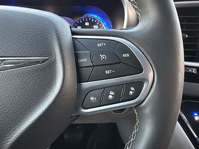 Used 2023 Chrysler Pacifica Touring-L image 20