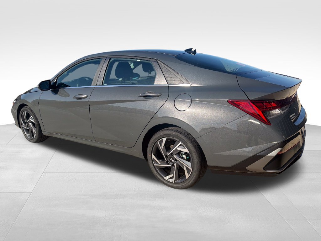 New 2026 Hyundai Elantra Limited FWD image 4